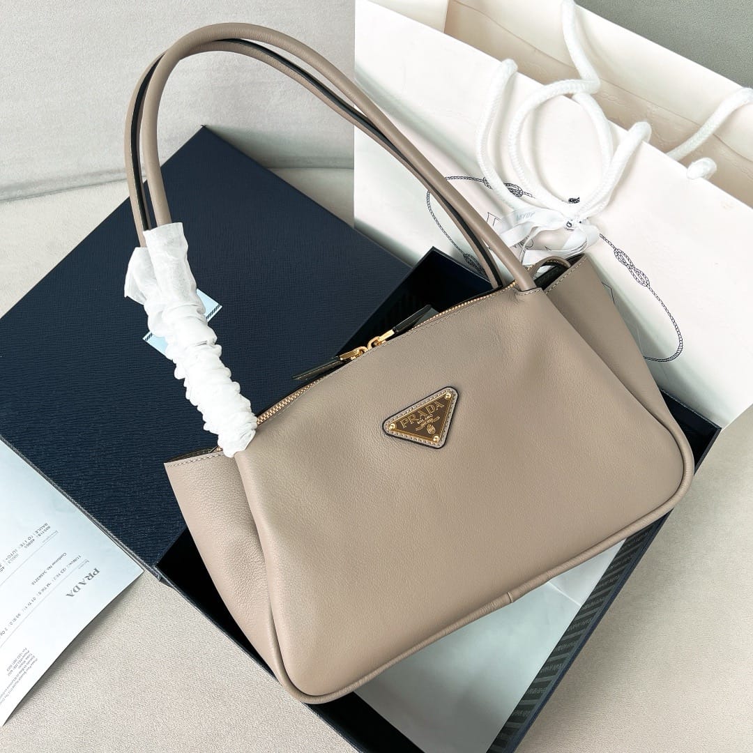 Soft Grain Hobo Prada 1BA444.6