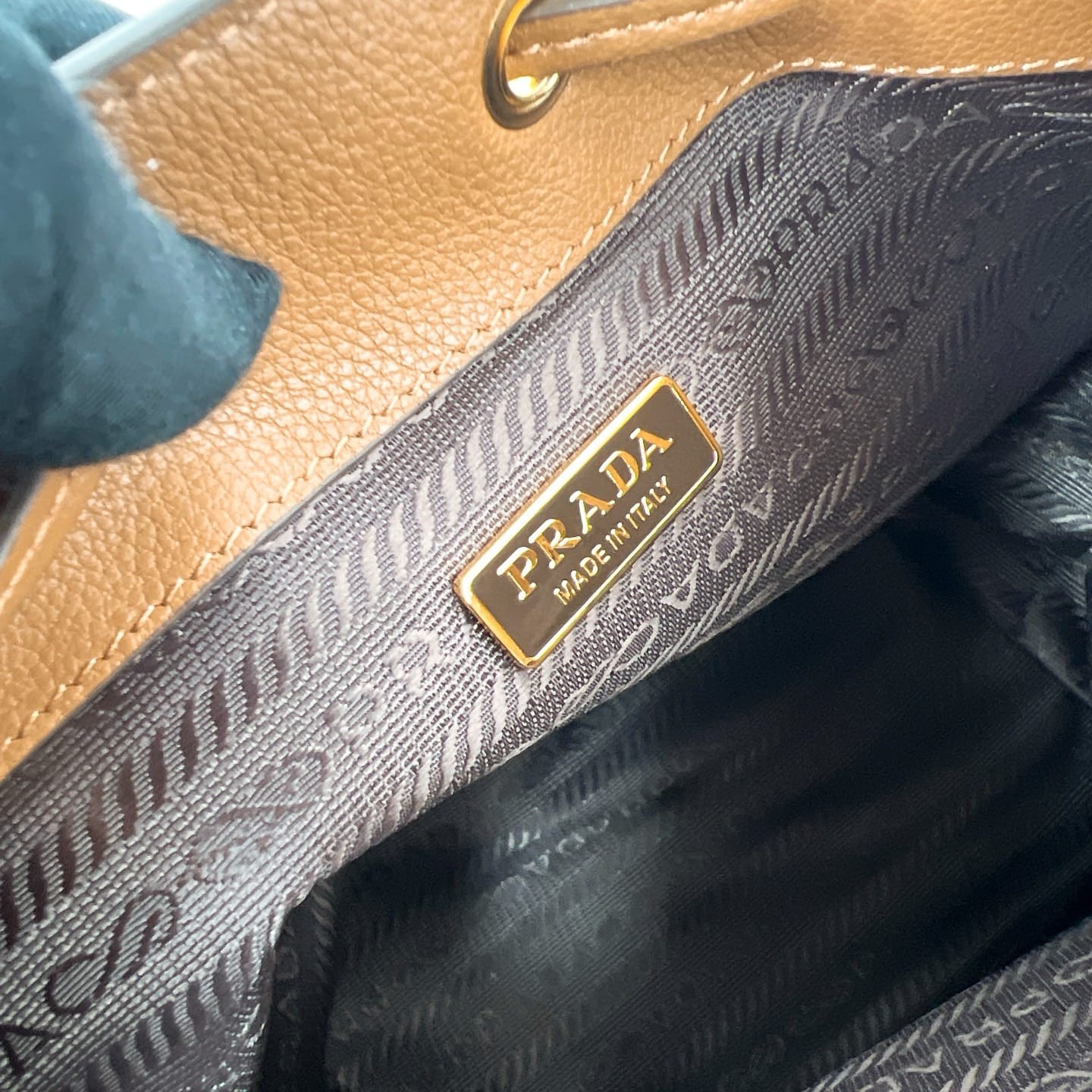 Soft Grain Prada 1BE067.1