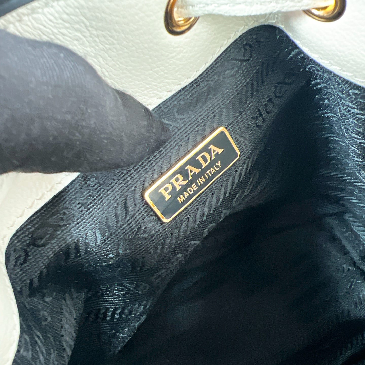 Soft Grain Prada 1BE067.2