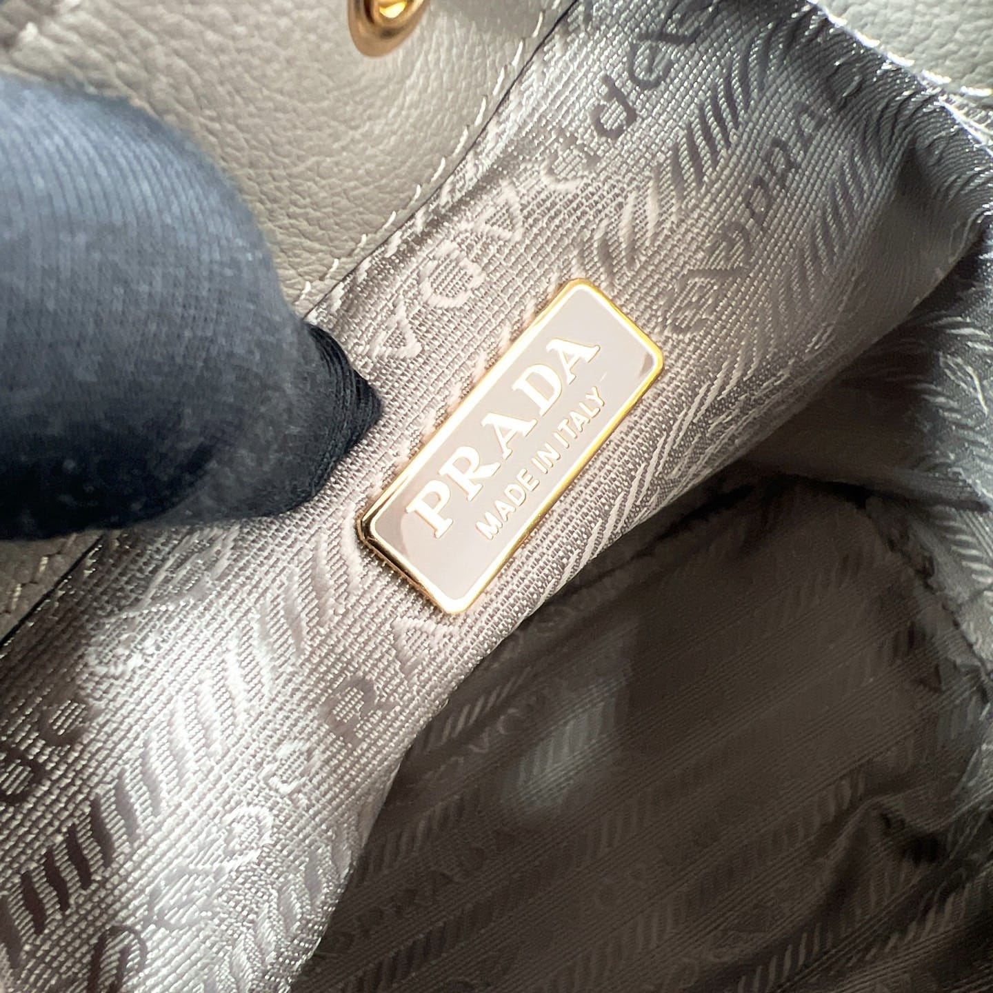 Soft Grain Prada 1BE067.4