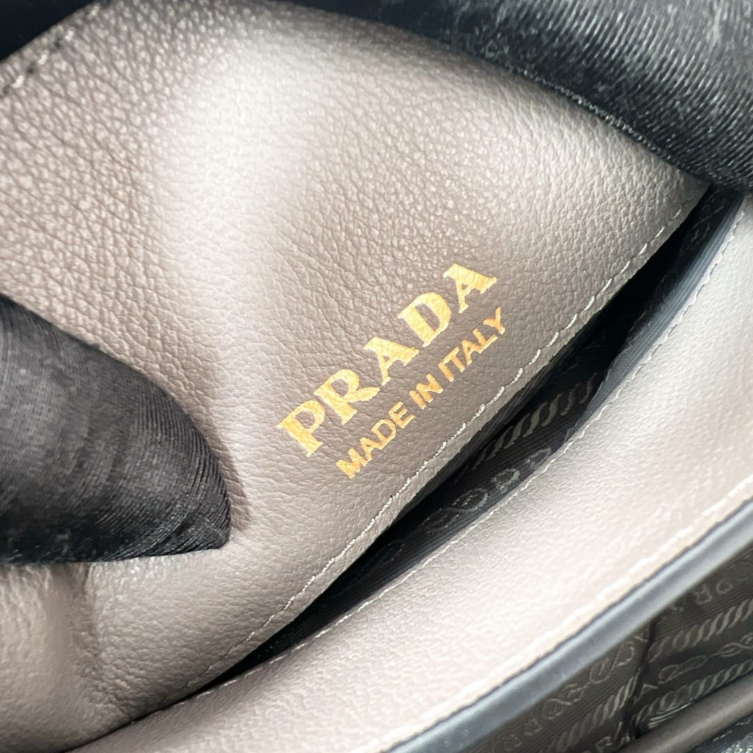 Soft Grain Hobo Prada 1BG539.3