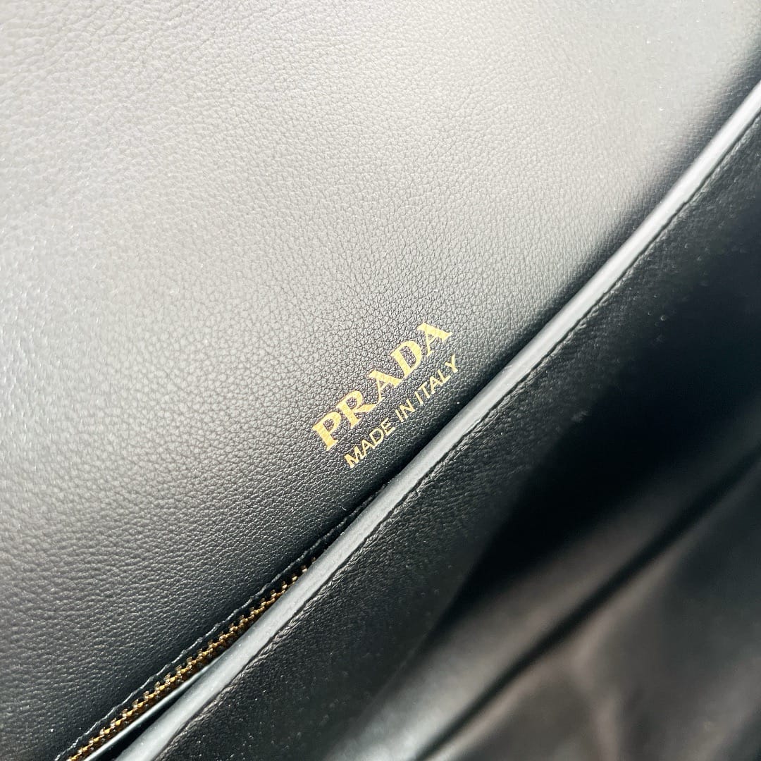 Soft Grain Prada 1BD368.1