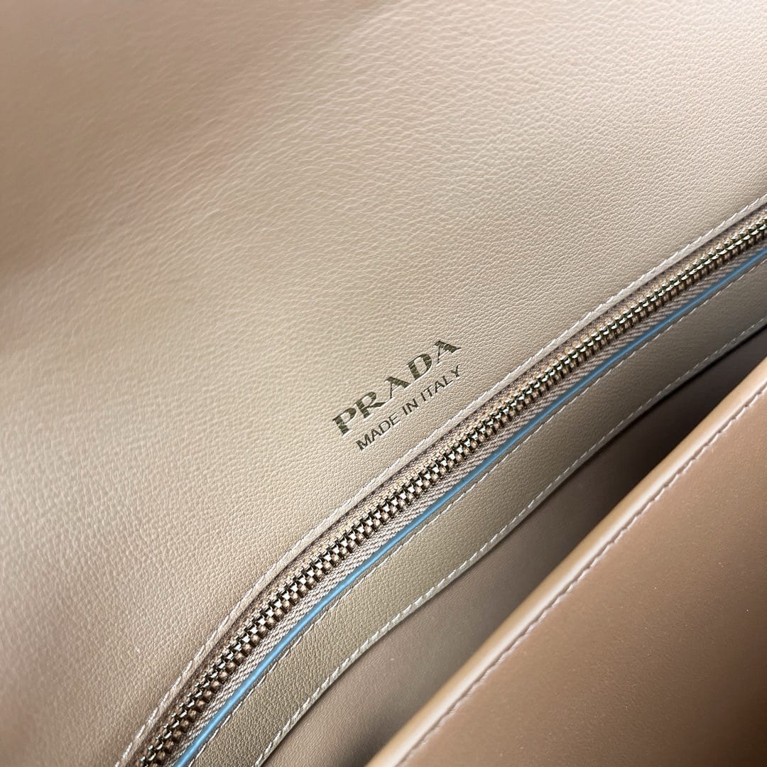 Soft Grain Prada 1BD368.2