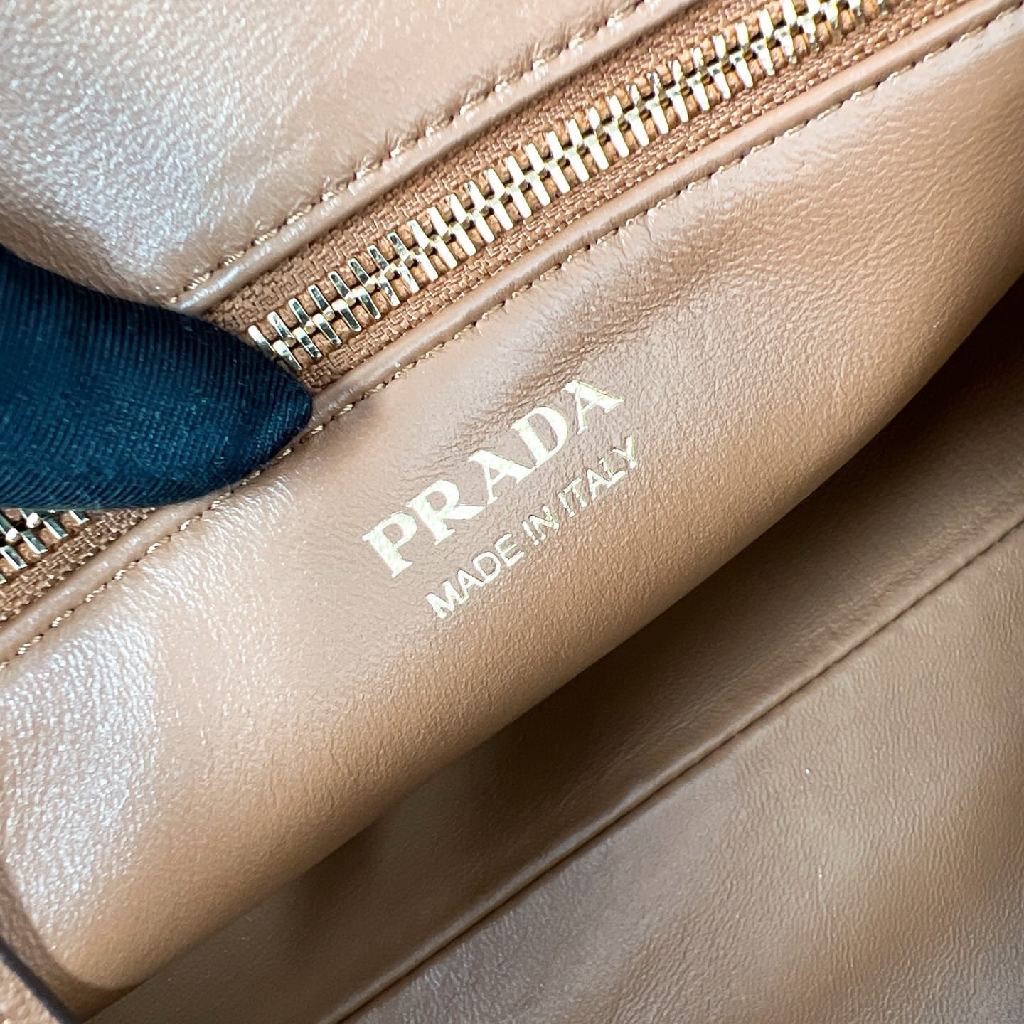 Soft Grain Prada 1BB127.3