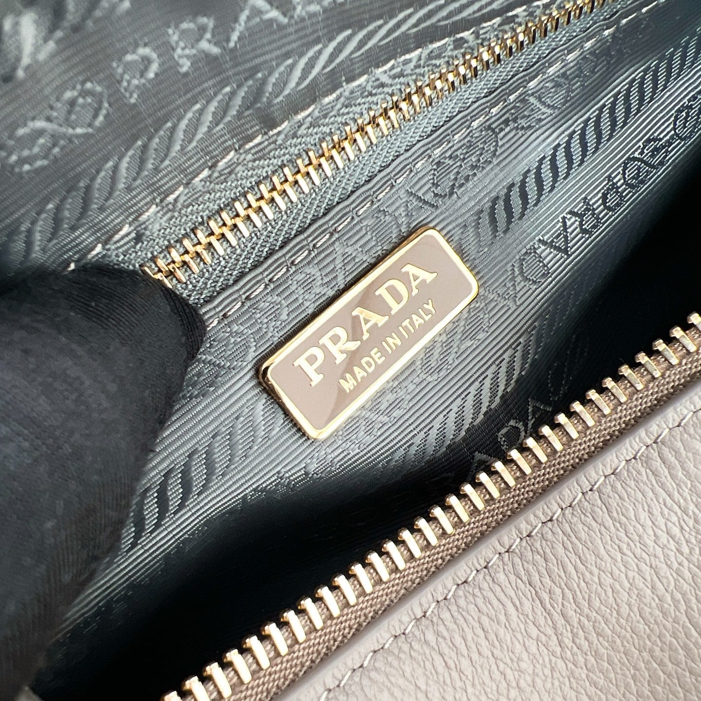 Soft Grain Prada 1BC239.3