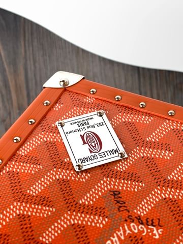 DE TUNK Goyard 8215.14A
