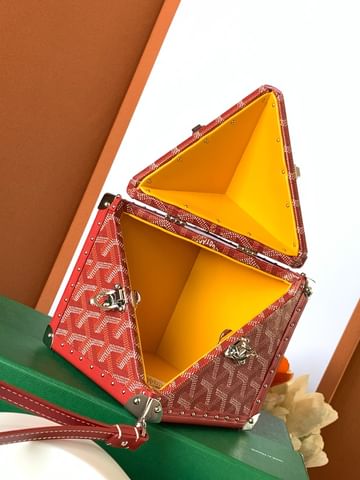 DE TUNK Goyard 8215.6