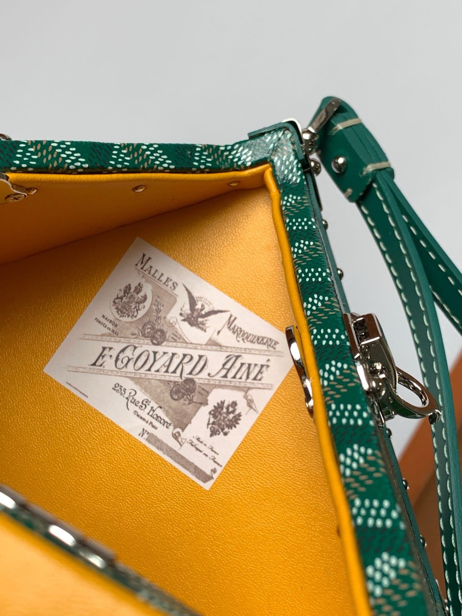 DE TUNK Goyard 8215.5