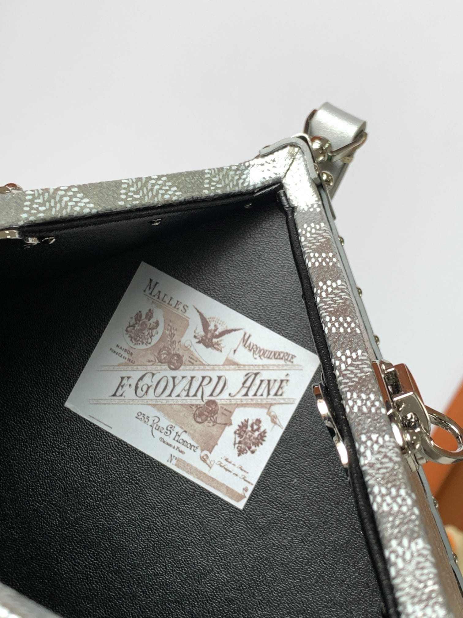 DE TUNK Goyard 8215.1