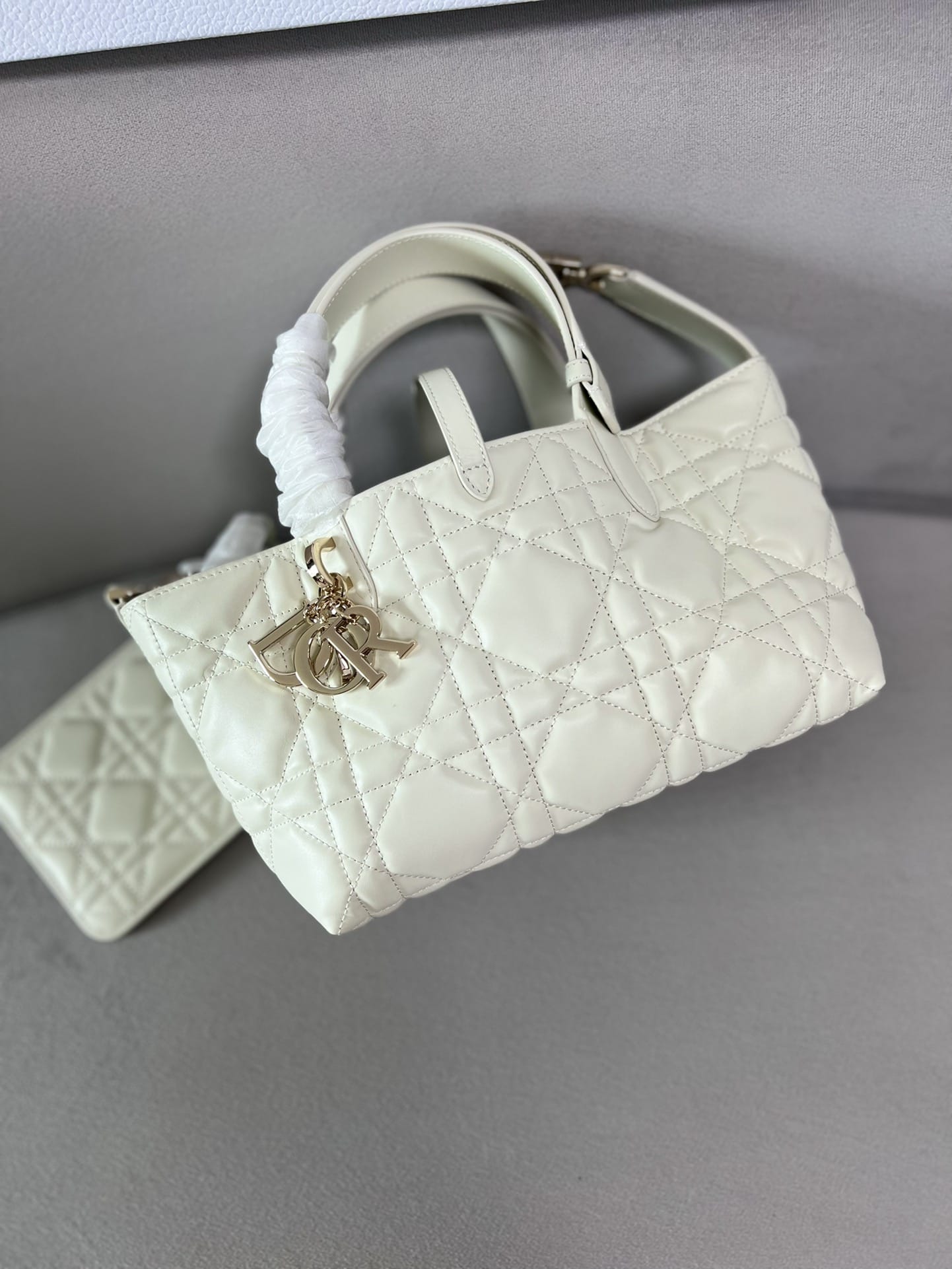 Toujours Dior M2822.6