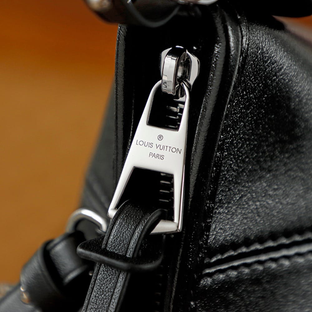CarryAll East West Vibe Louis Vuitton M28160