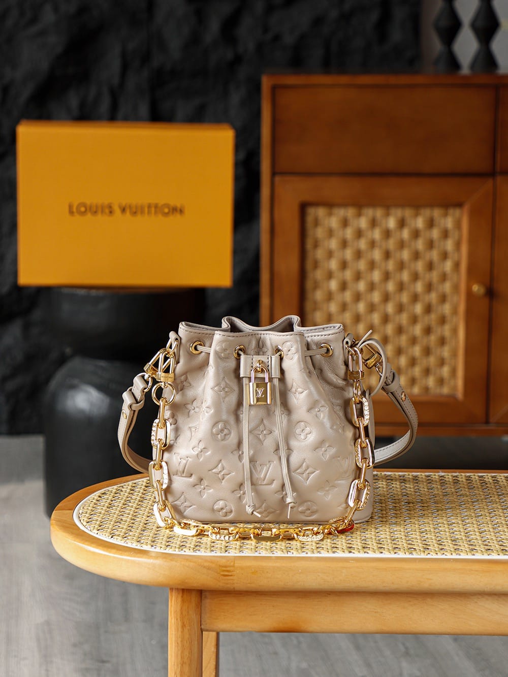 Coussin Bucket Louis Vuitton M26530