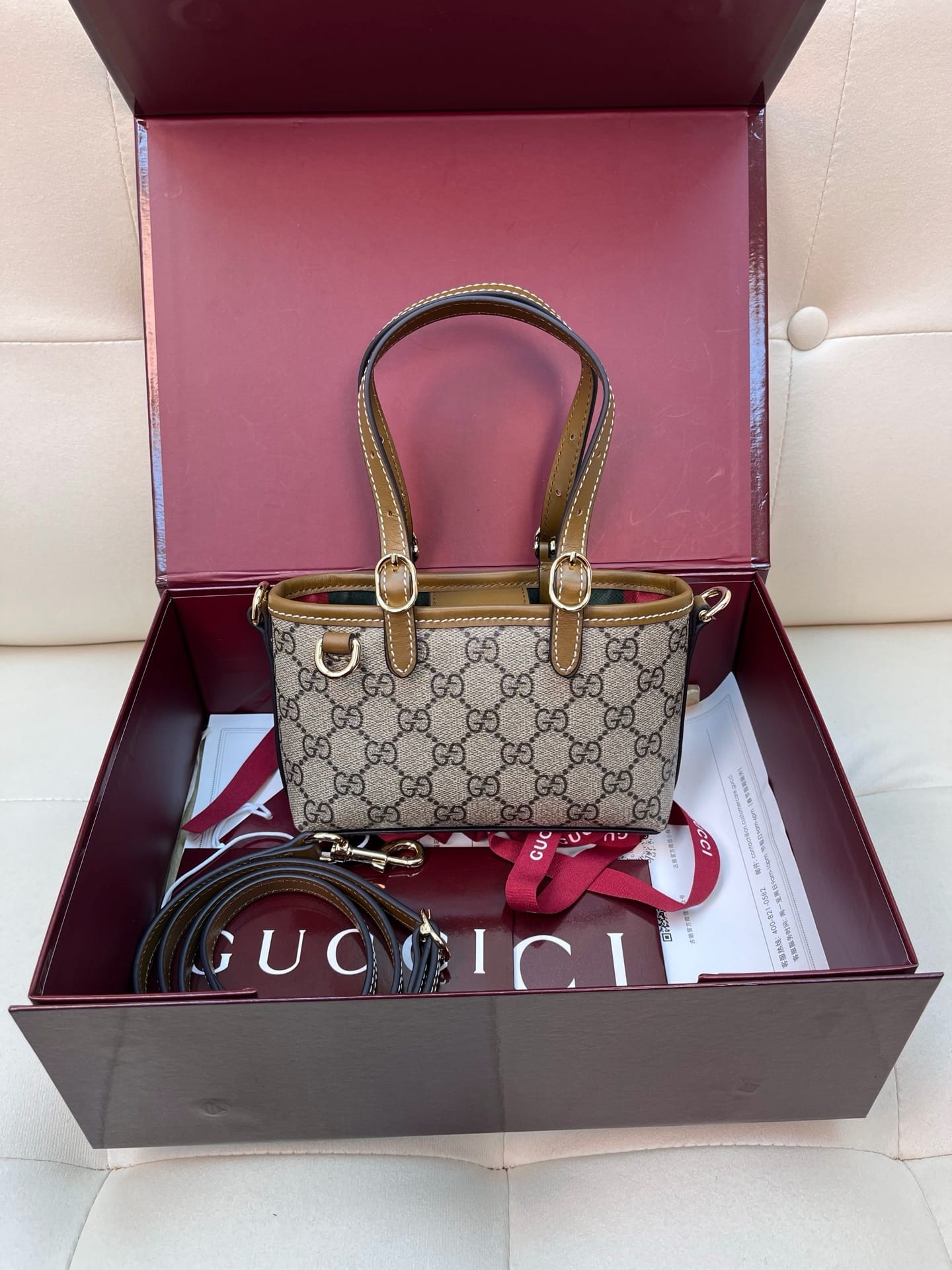 Emblem mini Gucci 855491