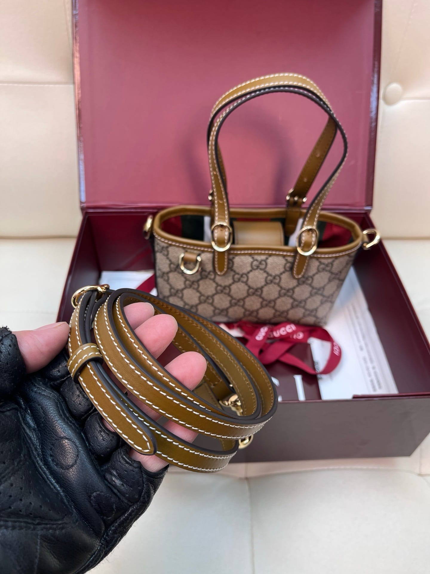 Emblem mini Gucci 855491