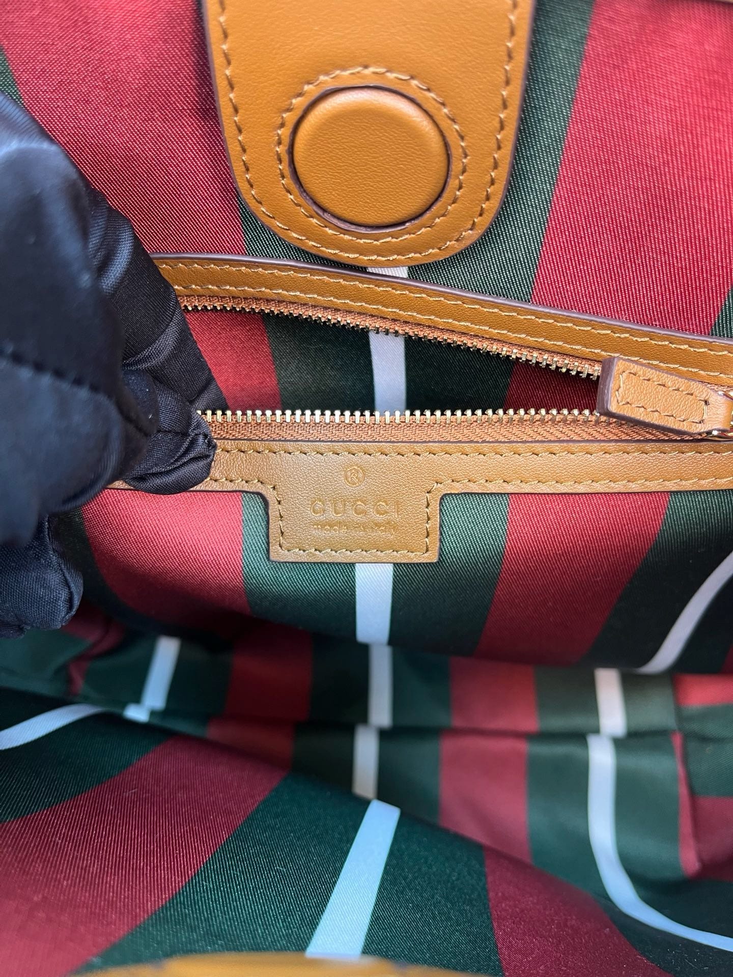 Emblem Gucci 848881