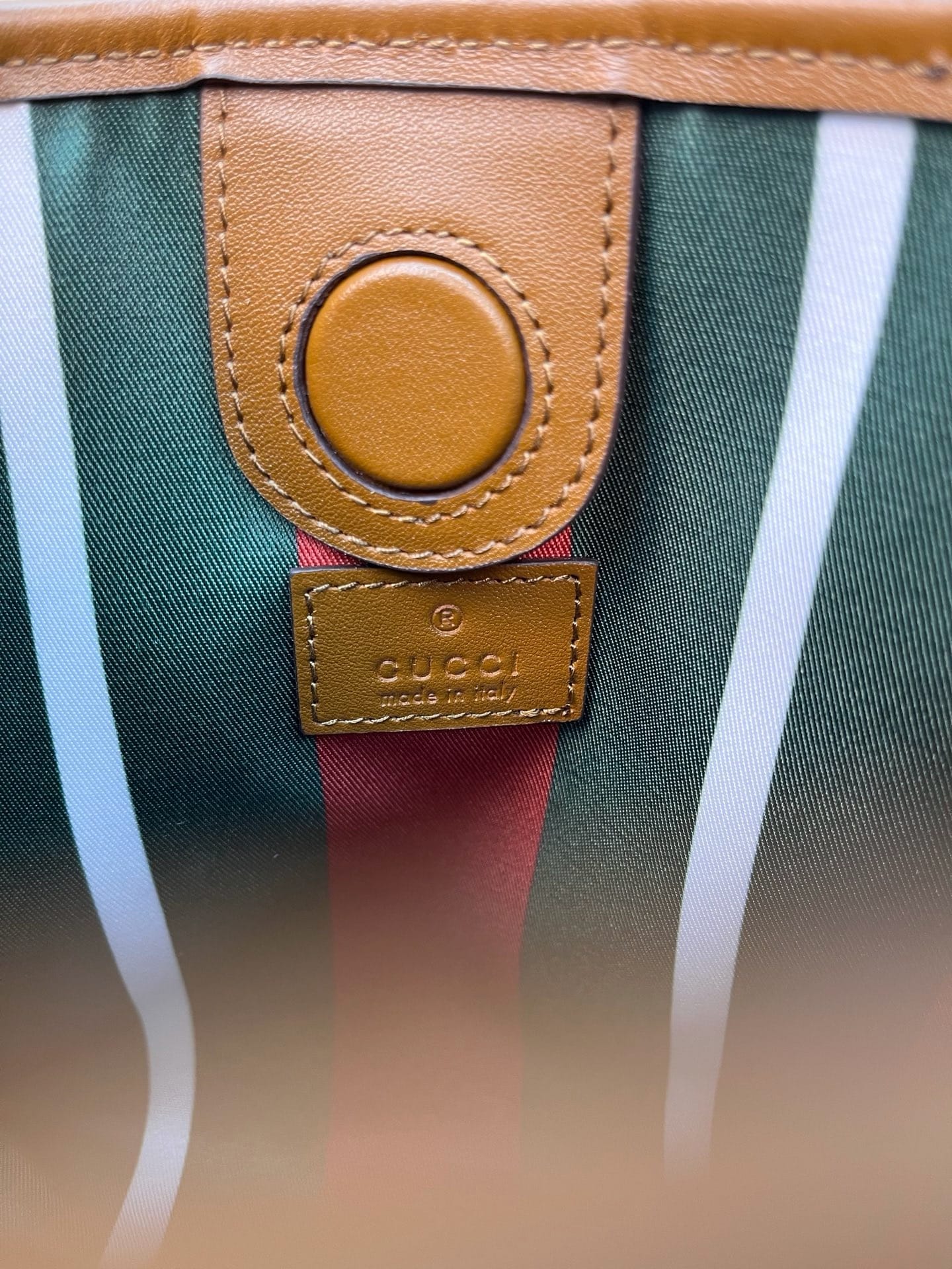 Emblem Gucci 847090