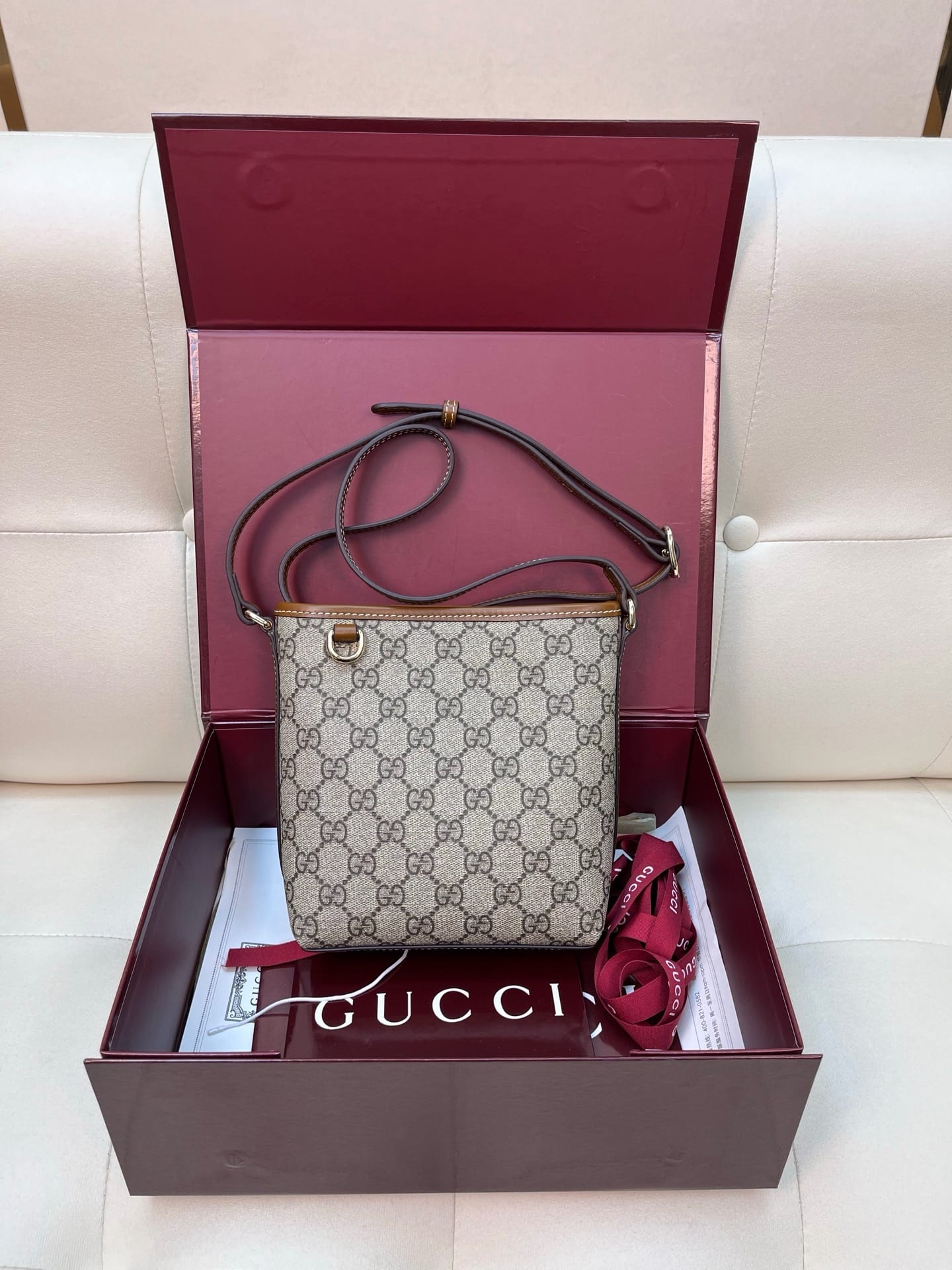 Emblem Gucci 847090