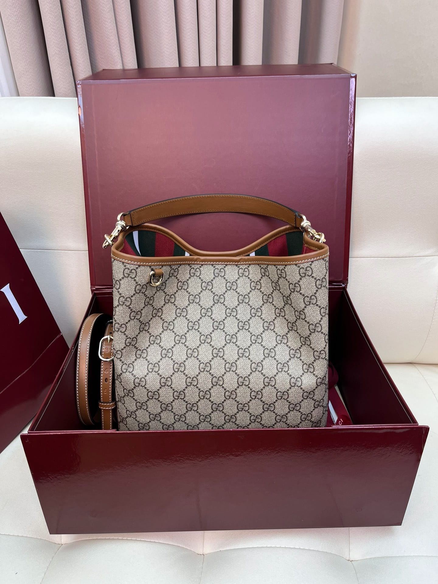 Emblem Gucci 815103