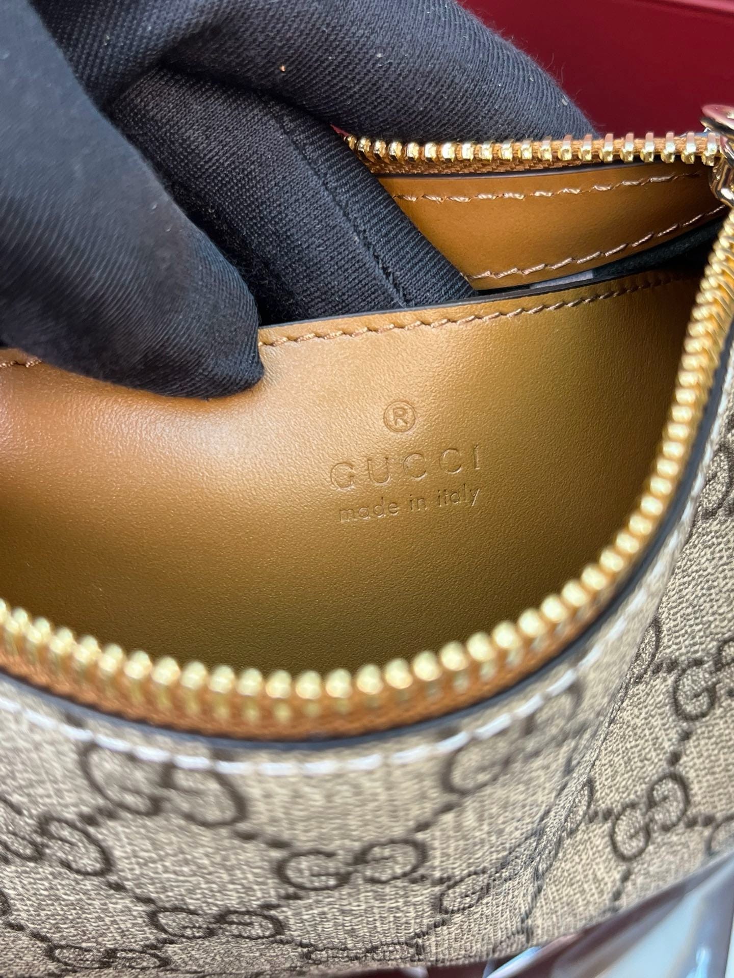 Emblen Gucci 815218