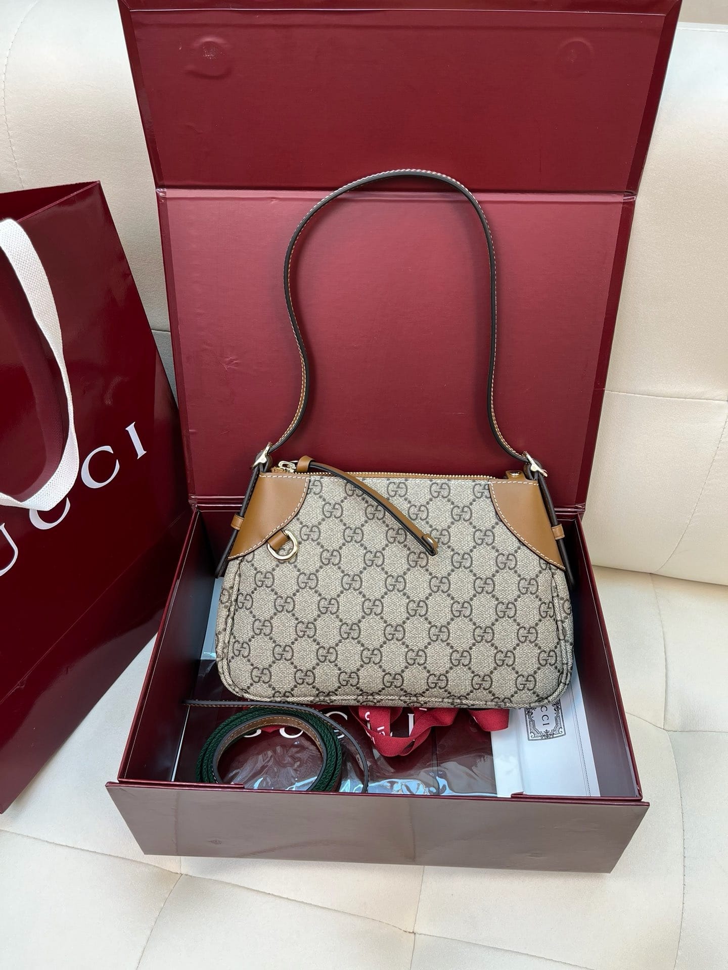 Emblen Gucci 815218