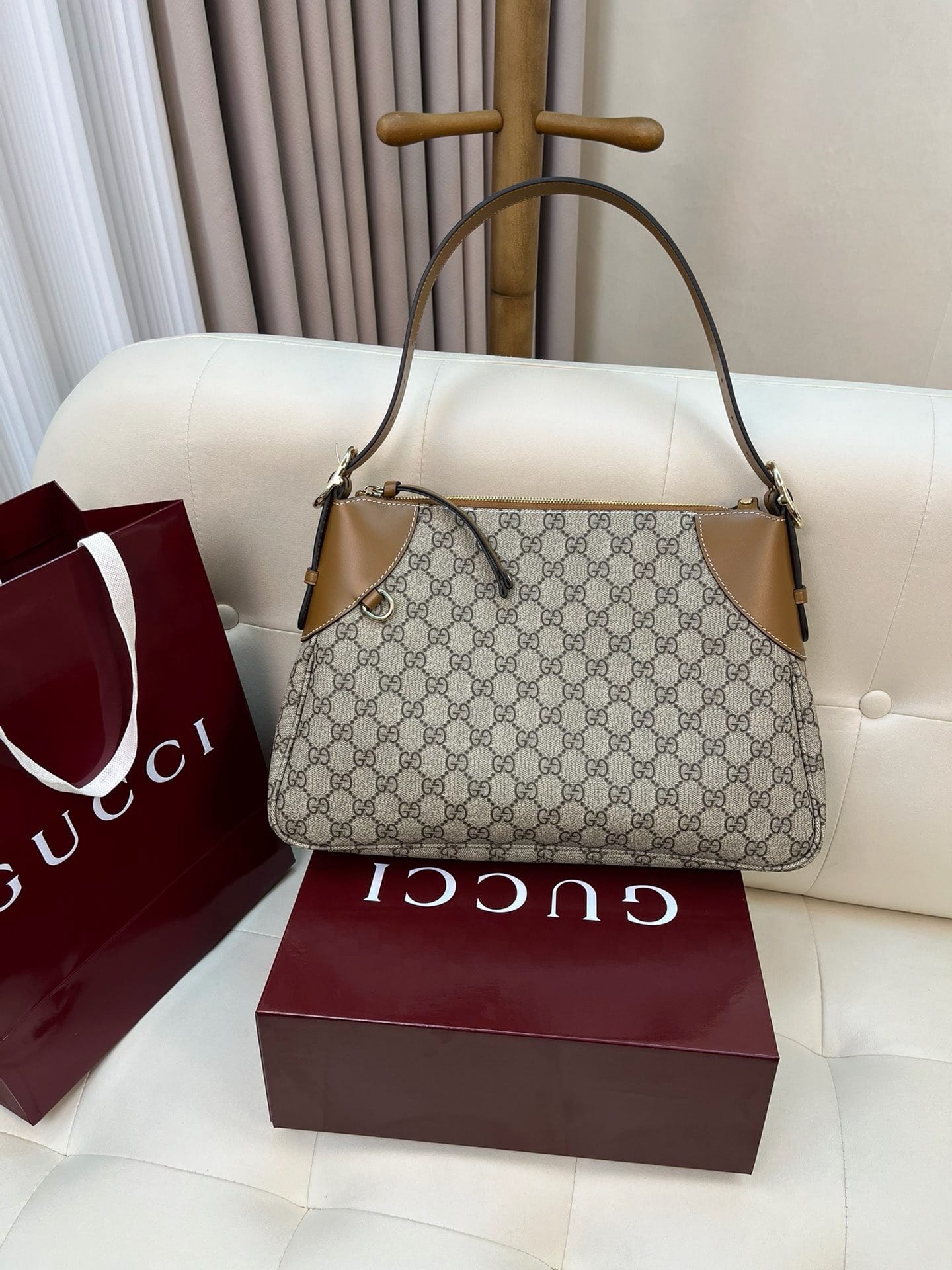 Emblen Gucci 815217