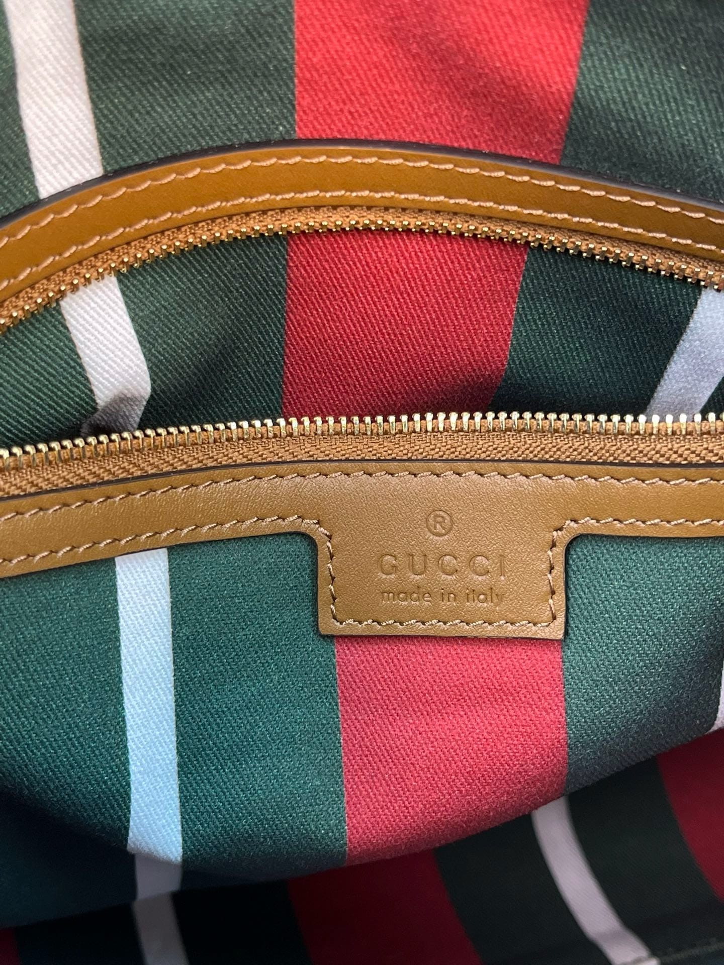 Emblen Gucci 815217