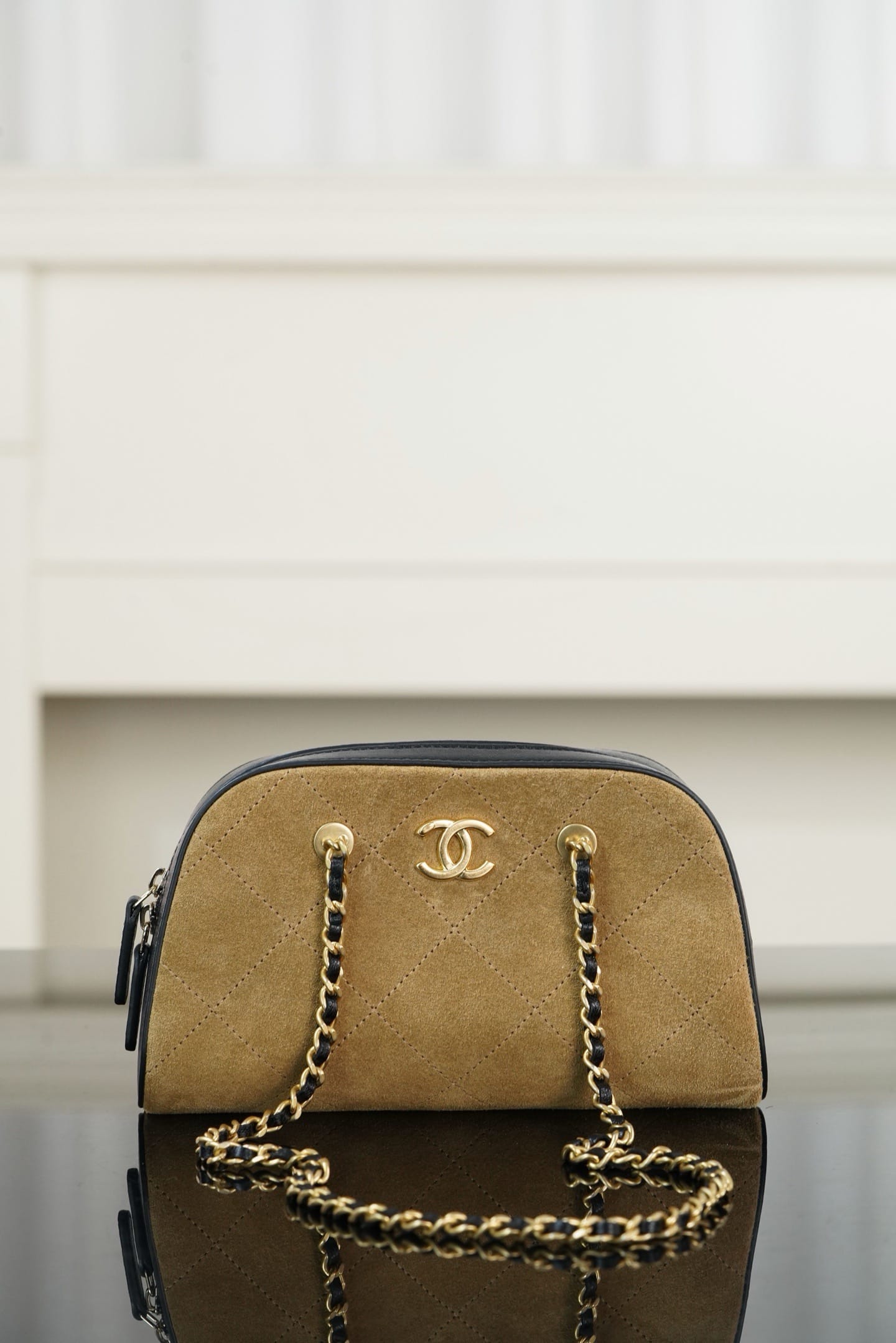 26p Chanel 111
