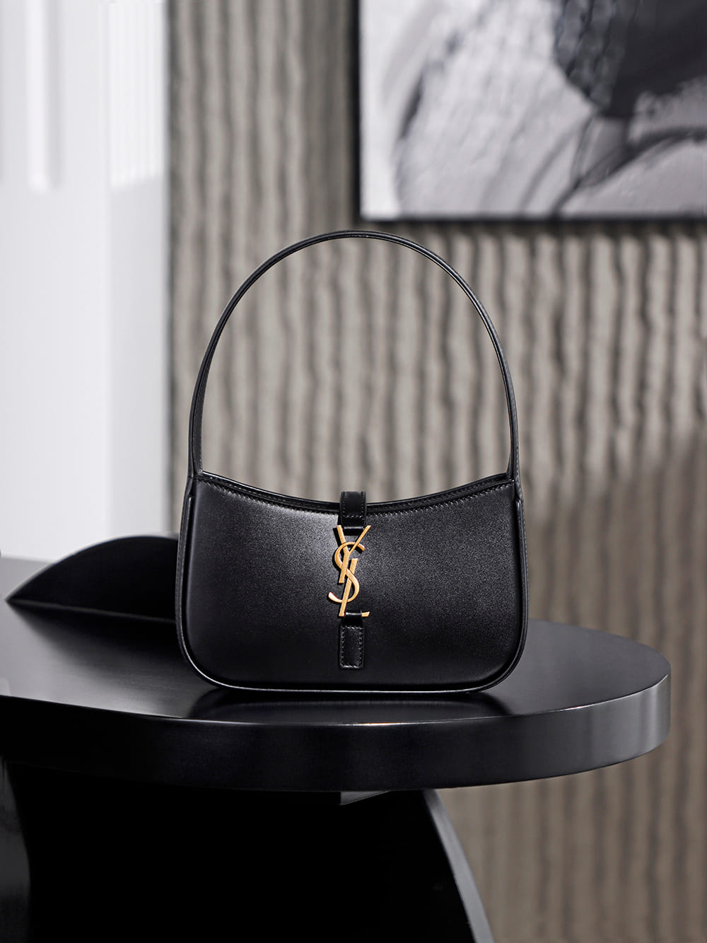 LE 5 Saint Laurent 710318