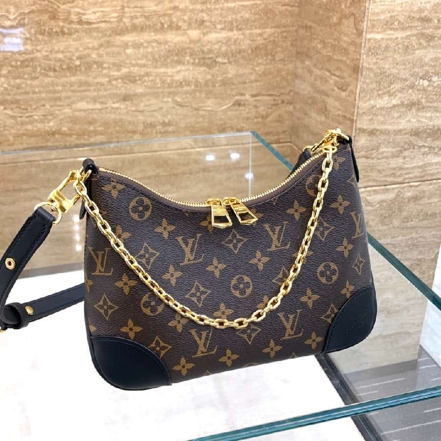 Louis Vuitton Boulogne Black: компактная сумка в монограмме