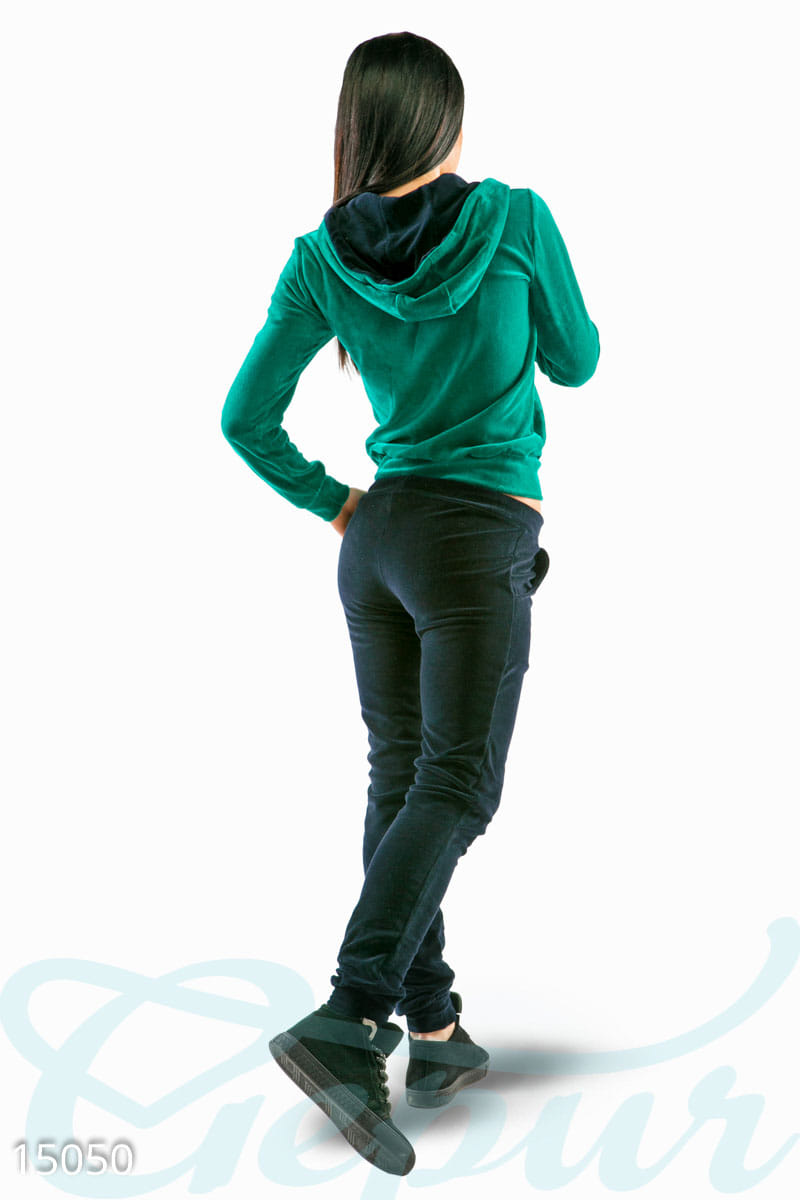 Яркий велюровый костюм Ultimate