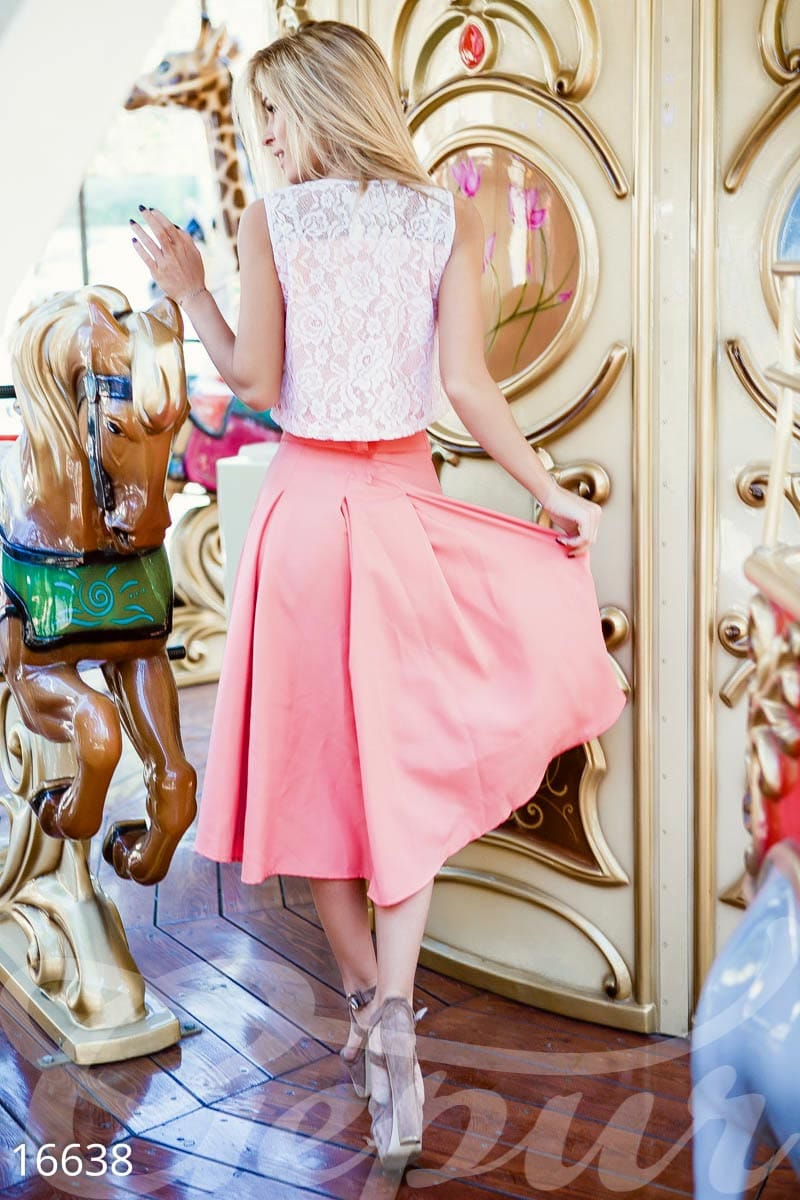 Костюм с гипюром Carousel