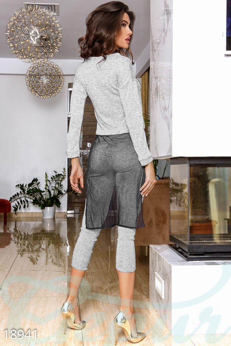 Стильный костюм пайетками Base