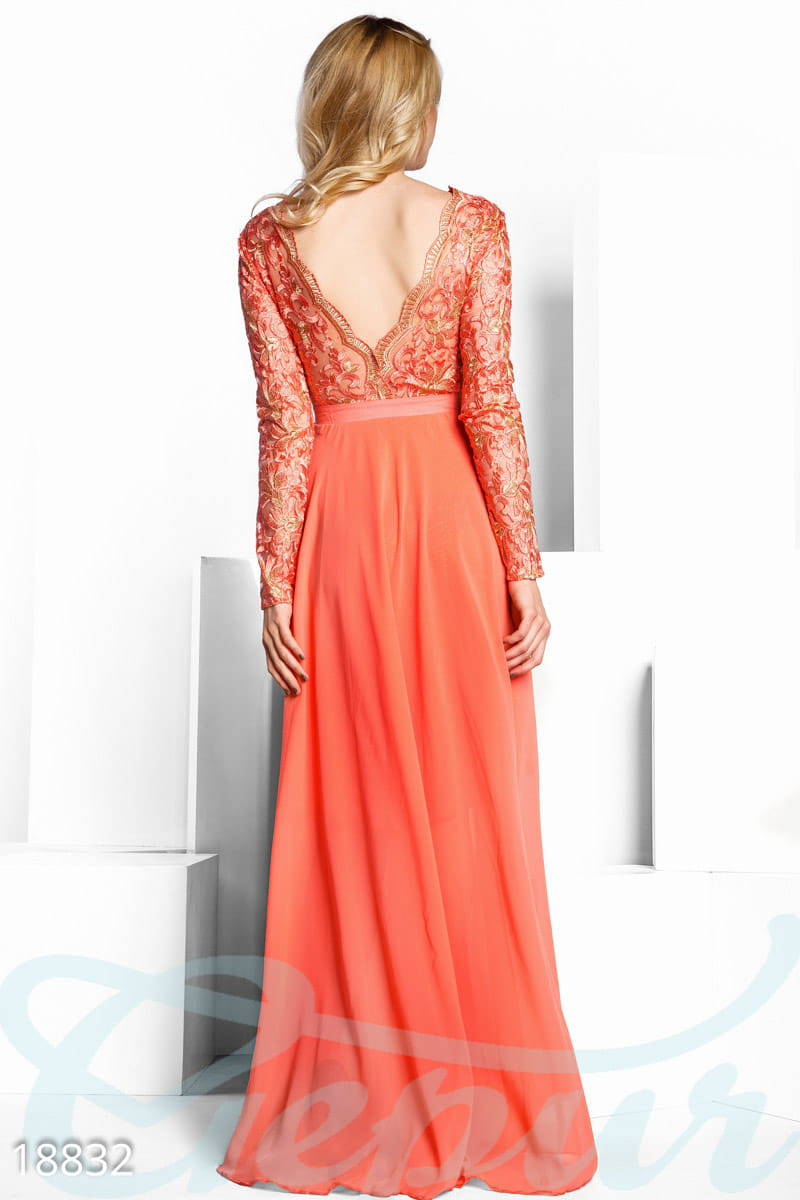 Платье с вышивкой Let it snow!