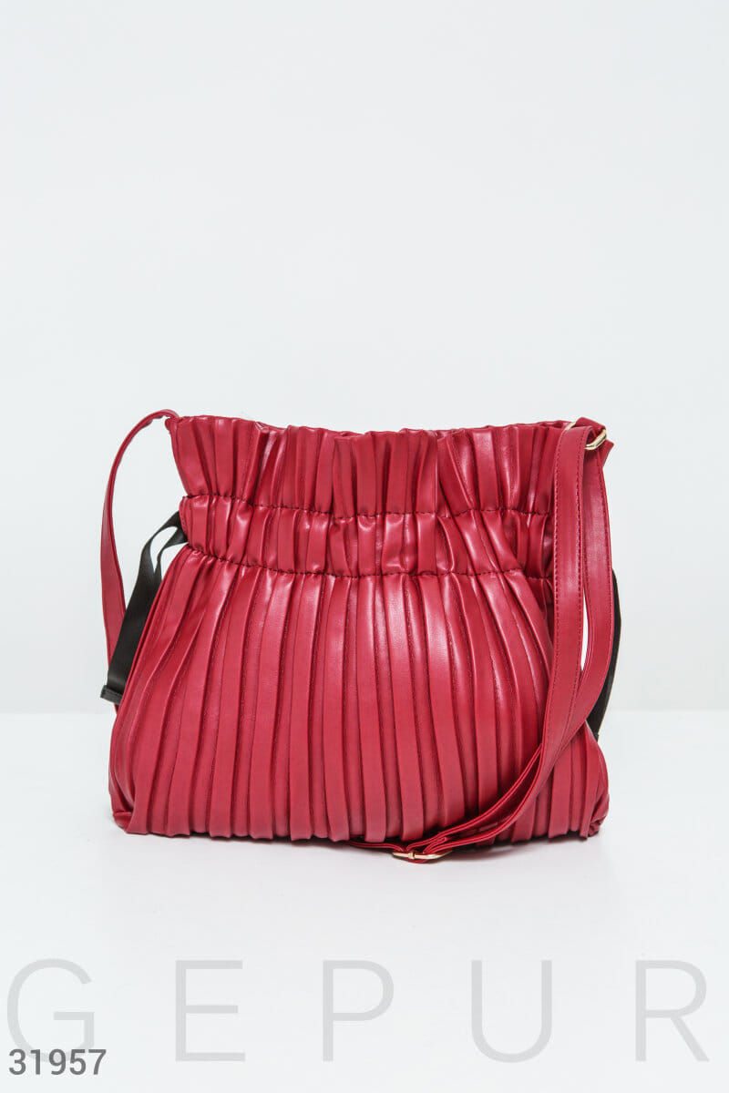 Эффектная красная сумка Leather trend