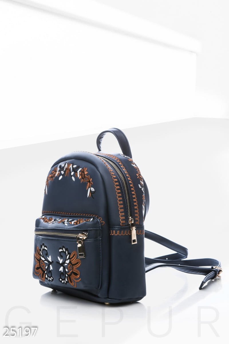 Стильный рюкзак с вышивкой Essential