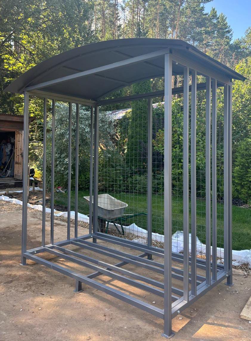 Дровник уличный для дачи КУБ 4,4 Д с сеткой (Pionehr)