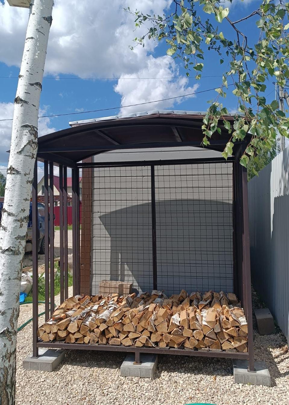 Дровник уличный для дачи КУБ 4,4 Д с сеткой (Pionehr)