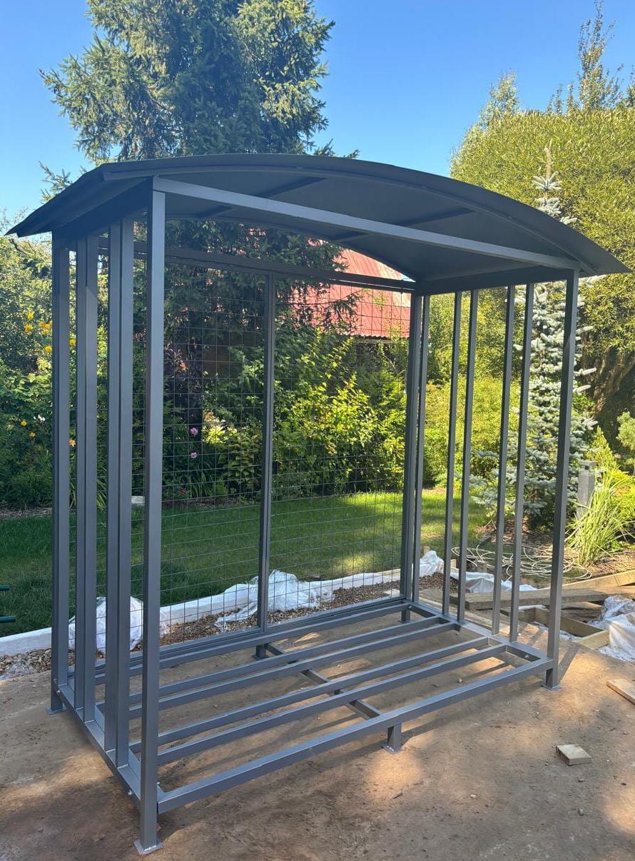 Дровник уличный для дачи КУБ 4,4 Д с сеткой (Pionehr)