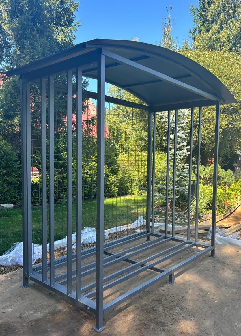 Дровник уличный для дачи КУБ 4,4 Д с сеткой (Pionehr)