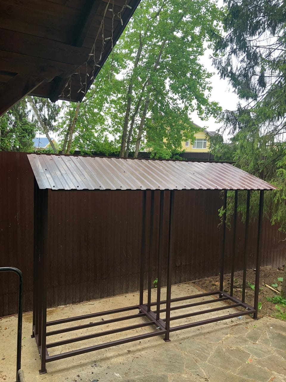 Уличный металлический дровник КУБ 3+2 (Pionehr)