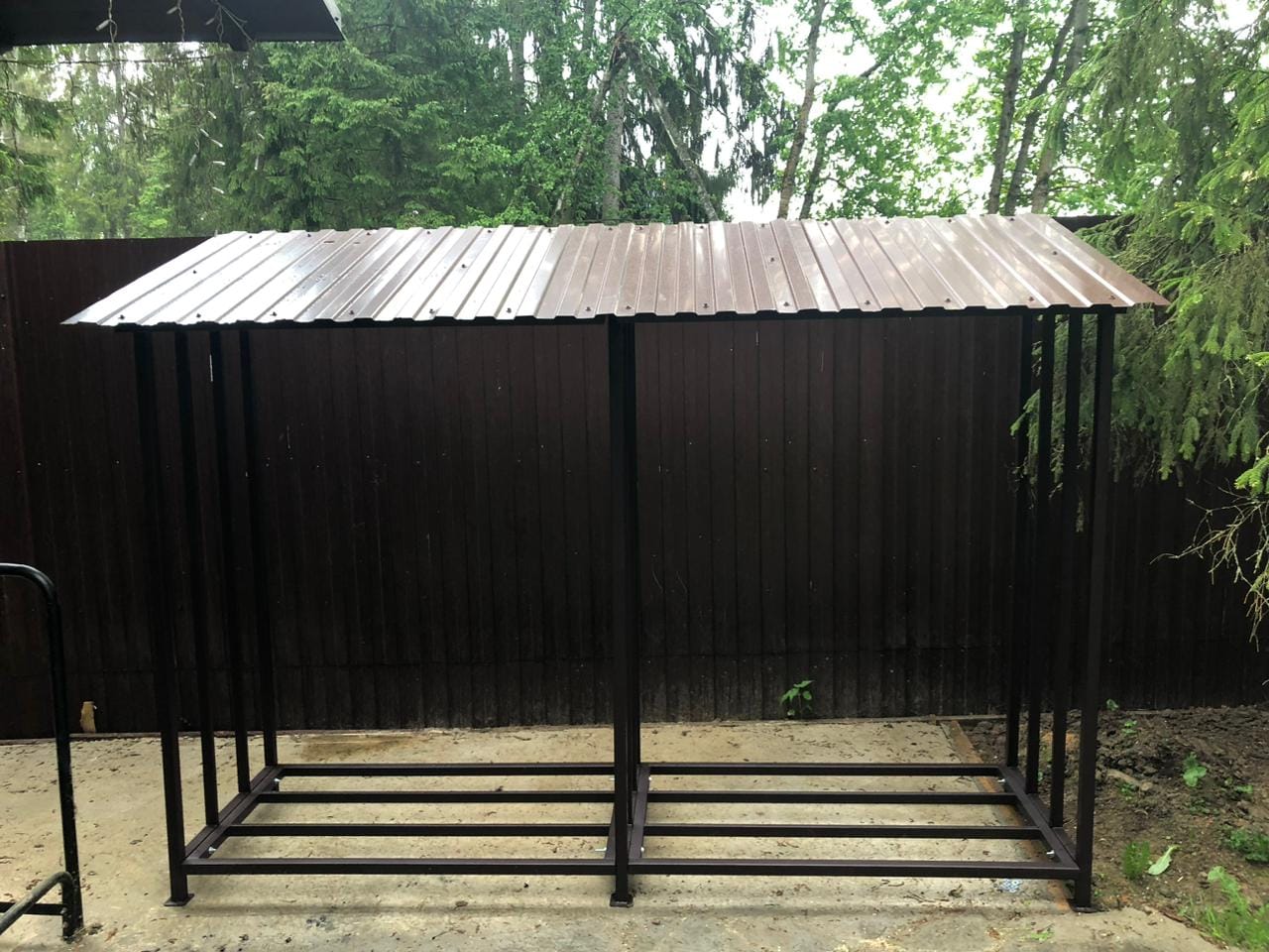 Уличный металлический дровник КУБ 3+2 (Pionehr)