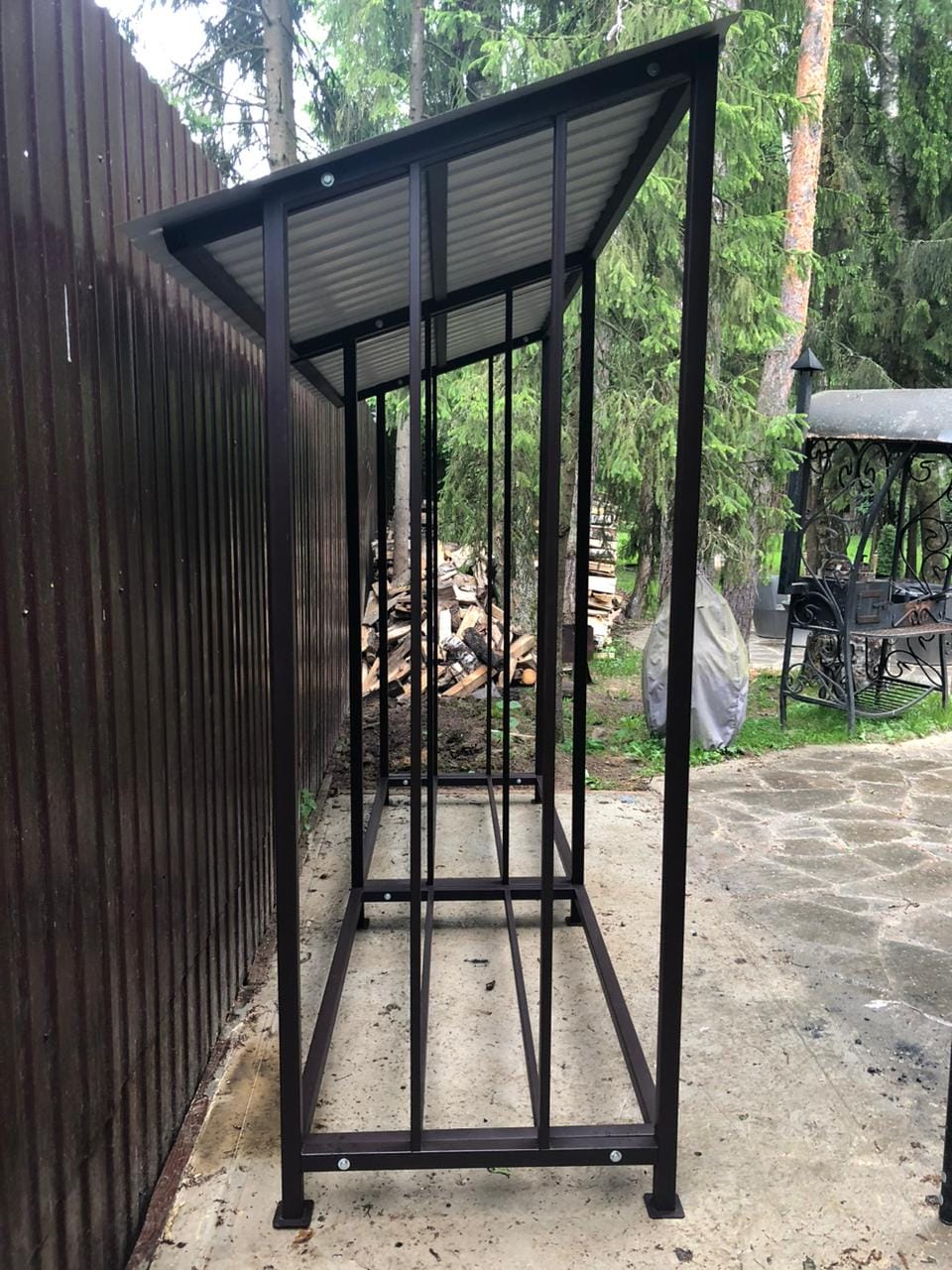 Уличный металлический дровник КУБ 3+2 (Pionehr)