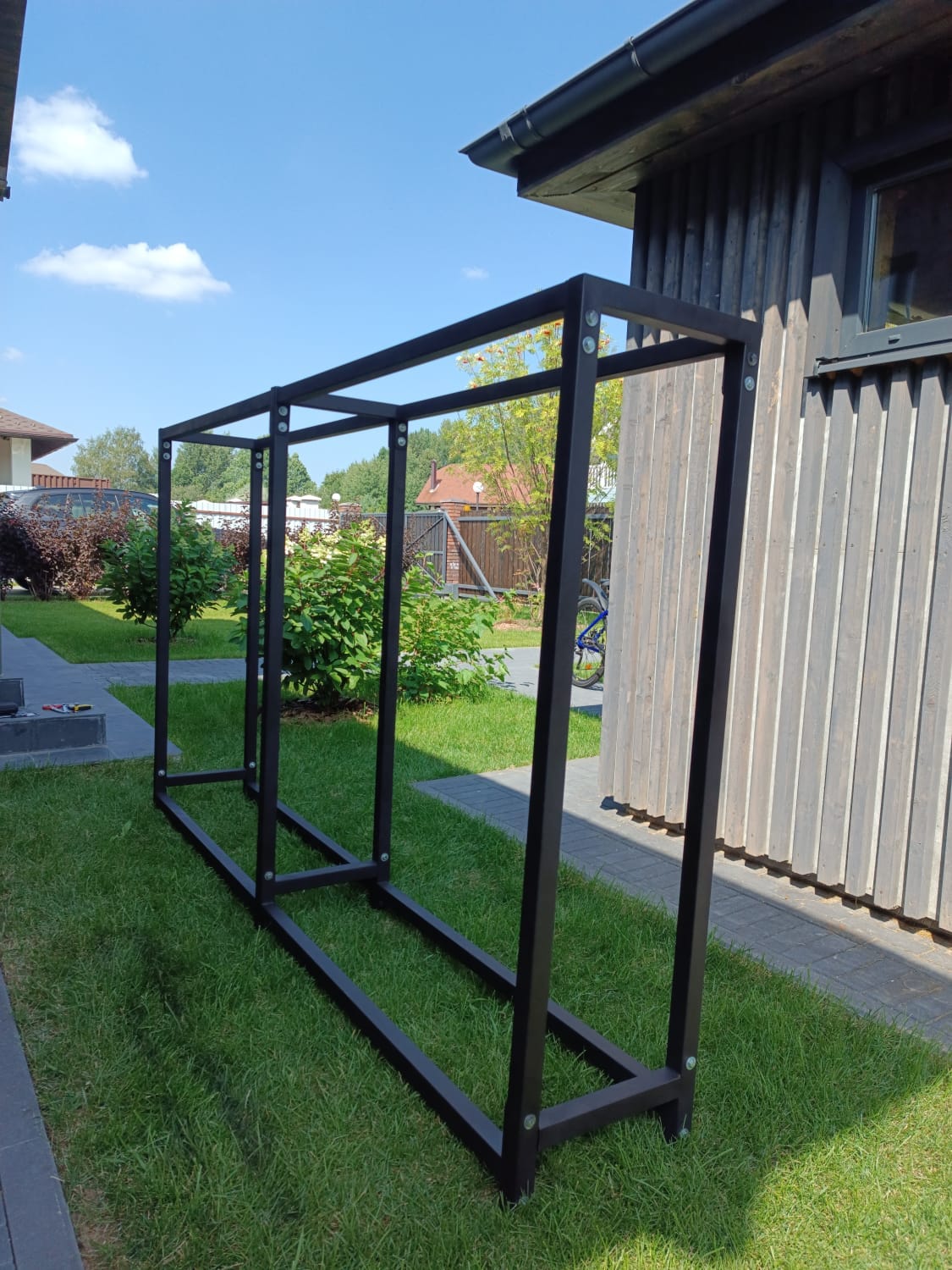 Металлическая дровница для дачи "Стопка 2СП" (Pionehr)