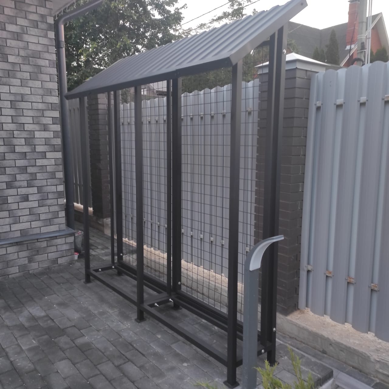 Дровница уличная разборная КУБ-2М с сеткой (Pionehr)