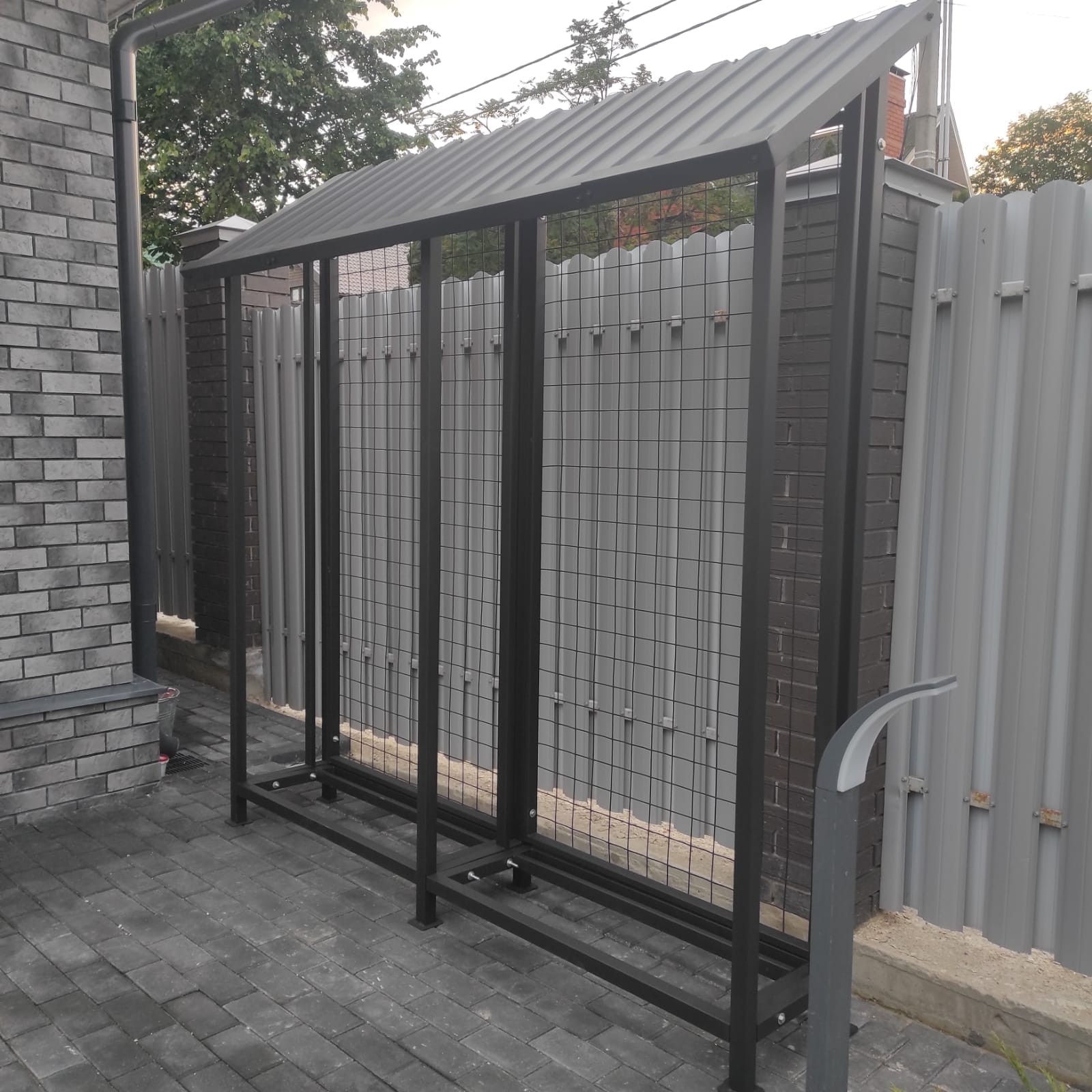 Дровница уличная разборная КУБ-2М с сеткой (Pionehr)