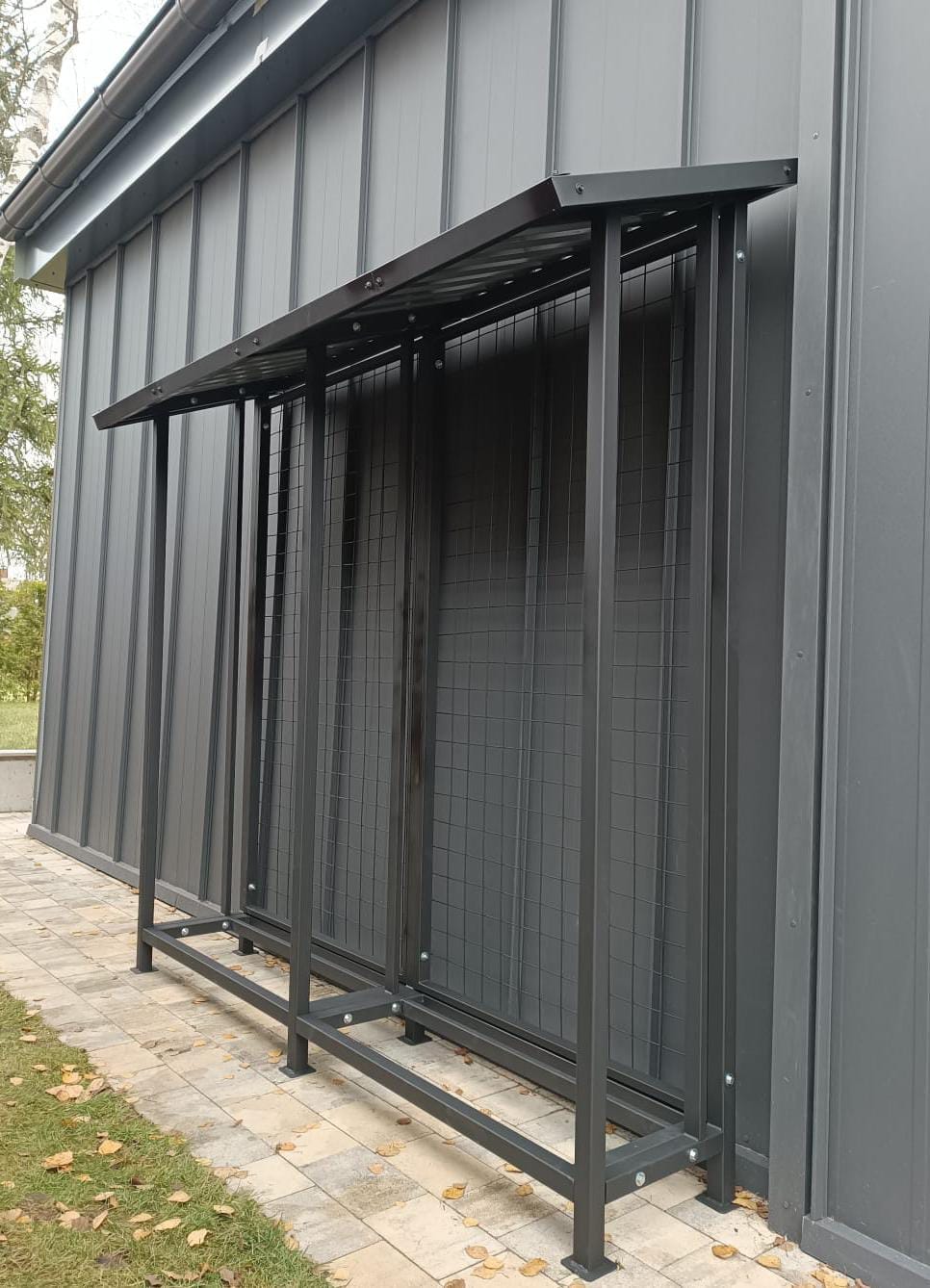 Уличная металлическая дровница КУБ-3М с сеткой (Pionehr)