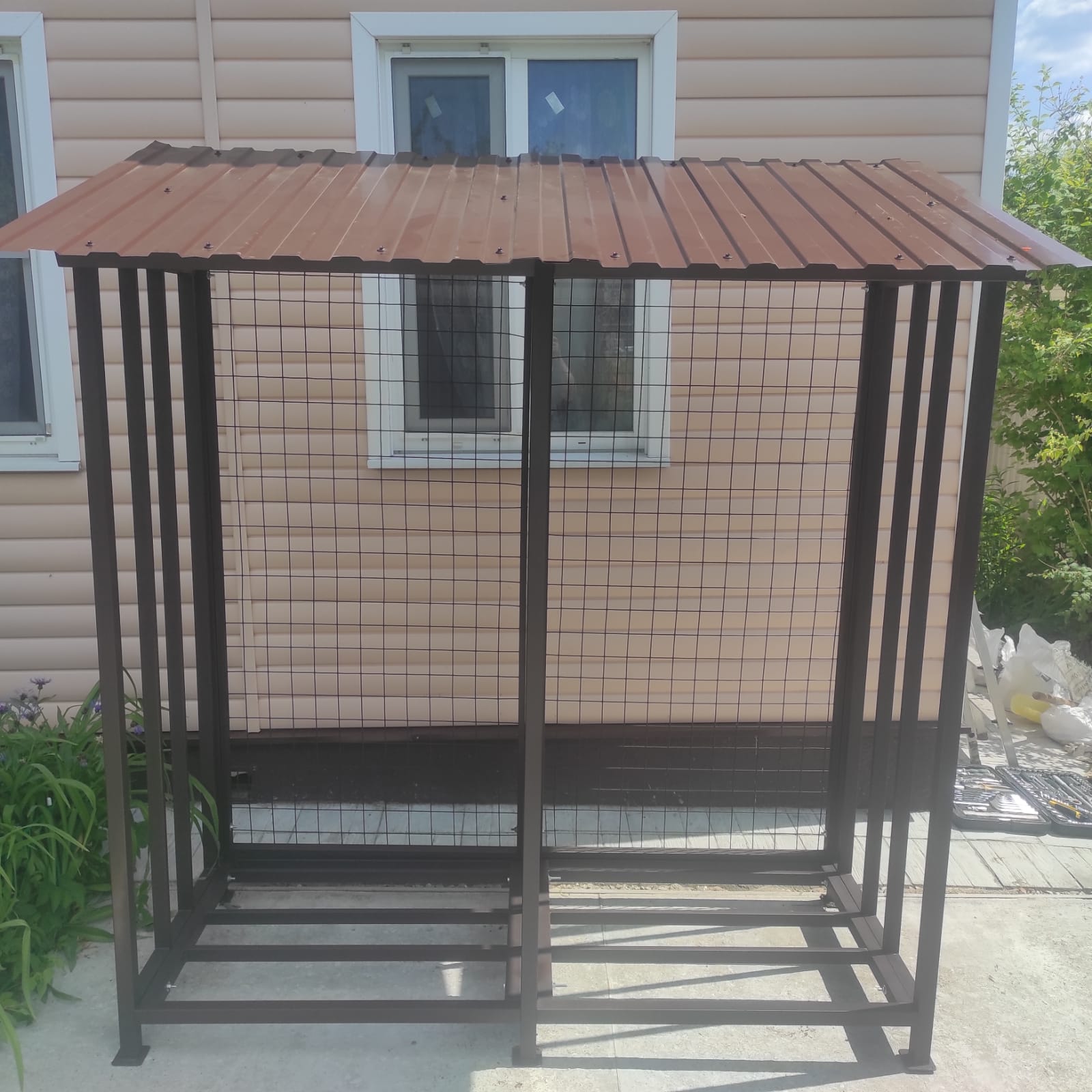 Дровник уличный КУБ 2+2 с сеткой (Pionehr)