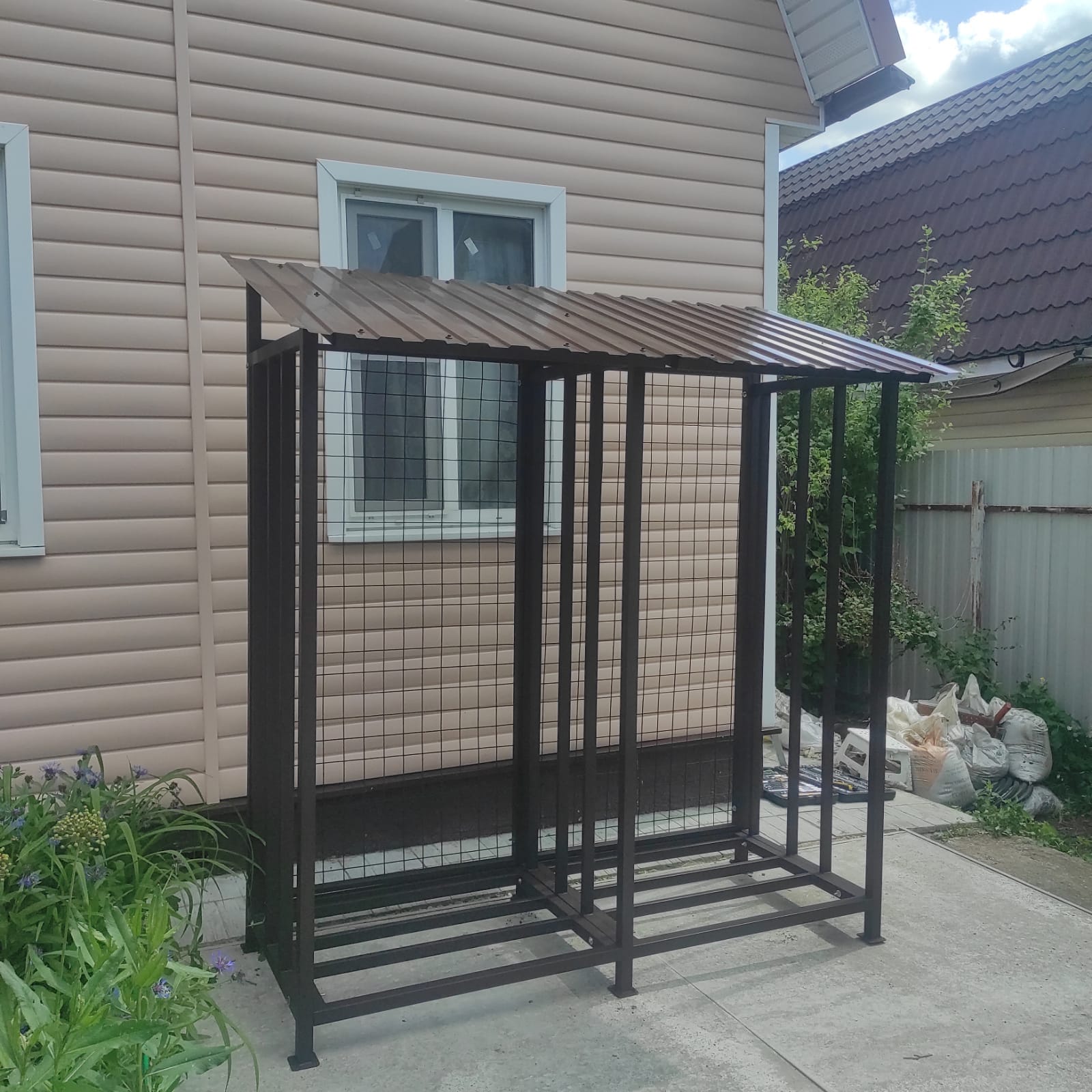 Дровник уличный КУБ 2+2 с сеткой (Pionehr)