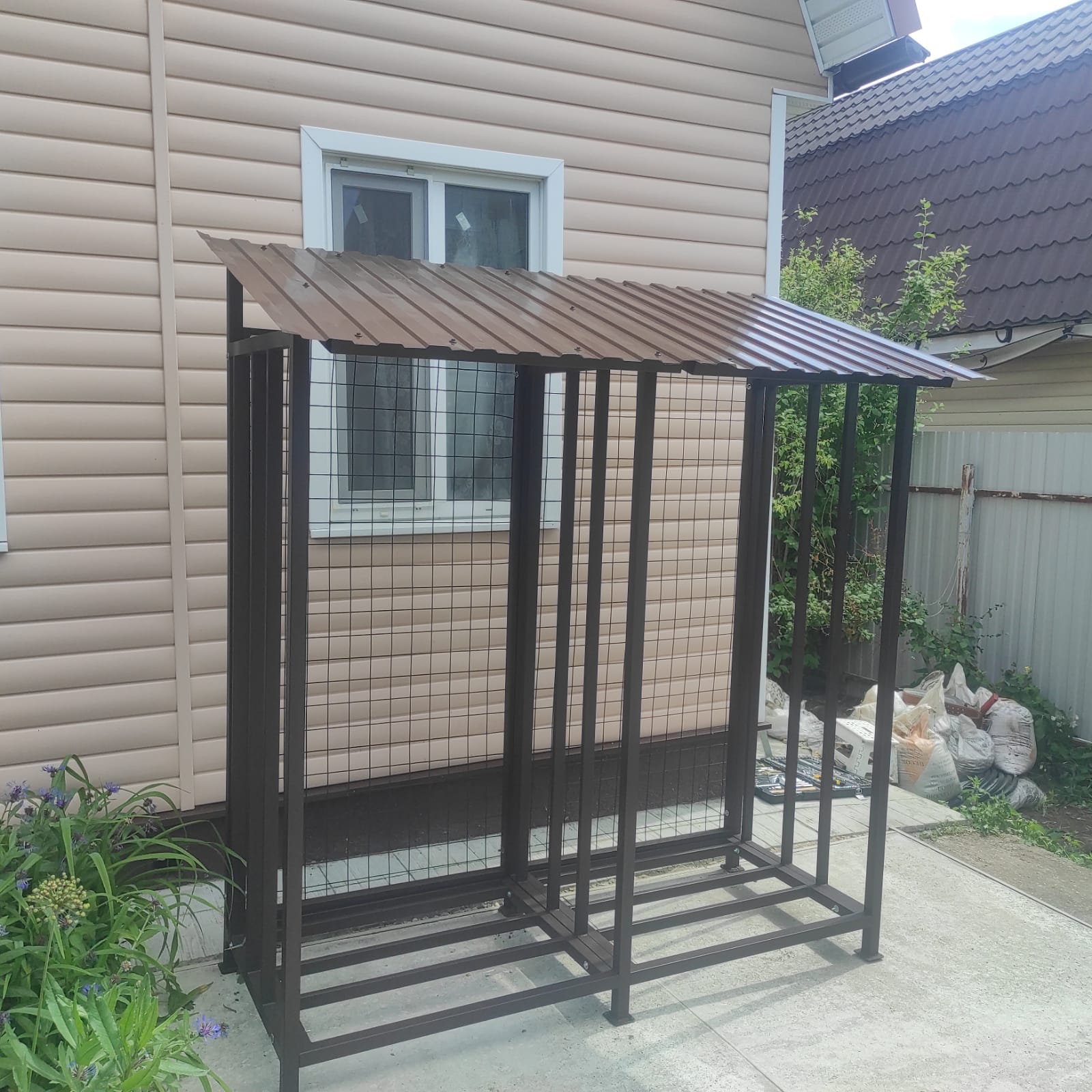 Дровник уличный КУБ 2+2 с сеткой (Pionehr)