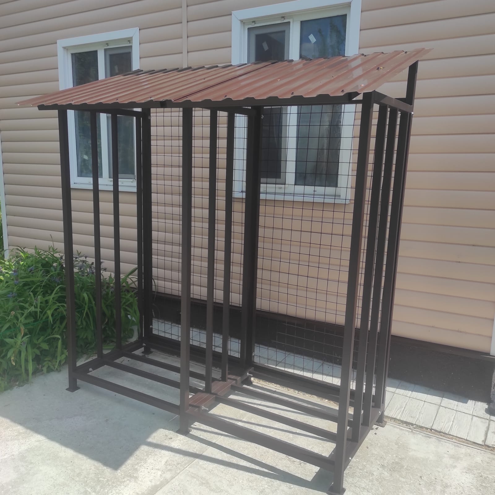 Дровник уличный КУБ 2+2 с сеткой (Pionehr)